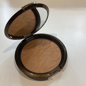 Becca sunlit bronzer in Bali sands